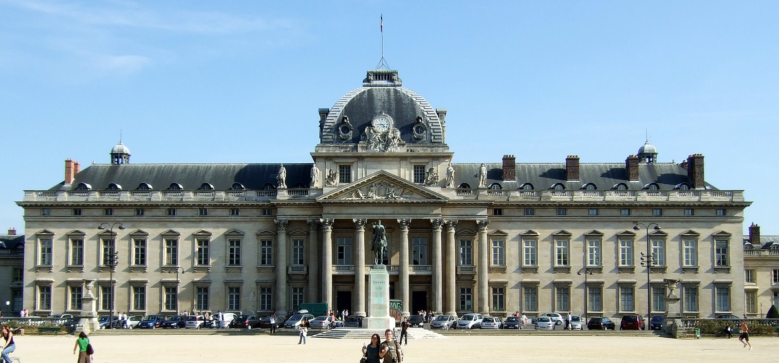 Ecole Militaire